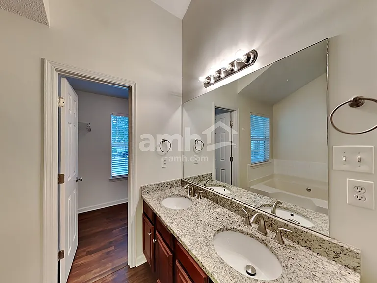 364 Hidden Creek Ln — Photo 12