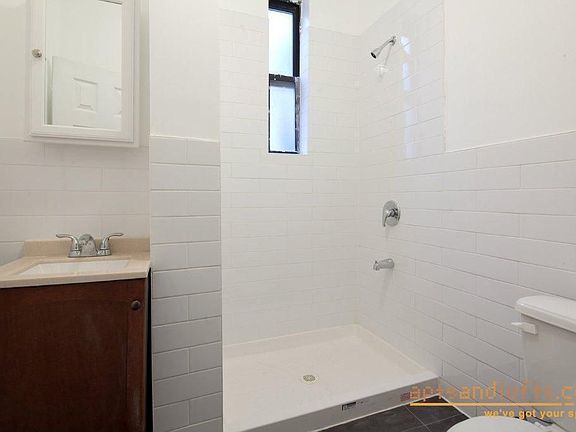 3rd image of 319 Malcolm X Blvd APT 2R