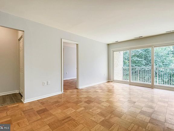 2nd image of 882 College Pkwy #20