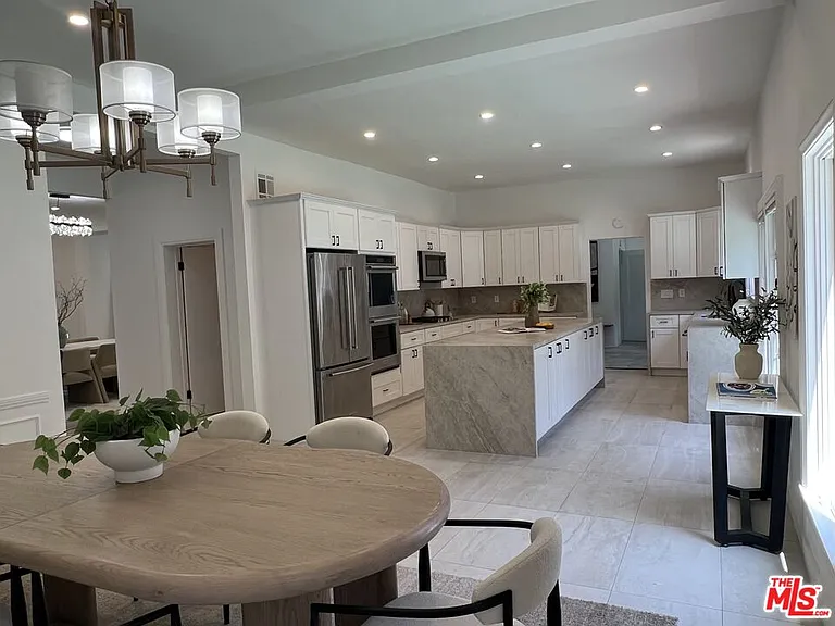 508 N Canon Dr — Photo 23