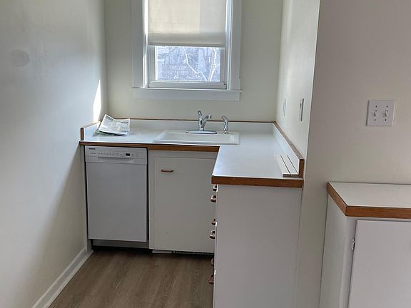 4th image of 8 Bells Ct Floor 1