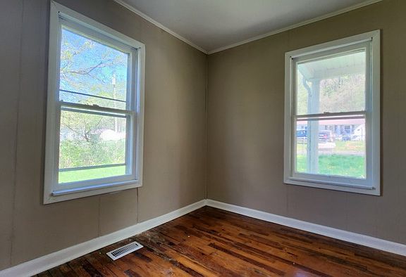 2nd image of 301 Orleans St