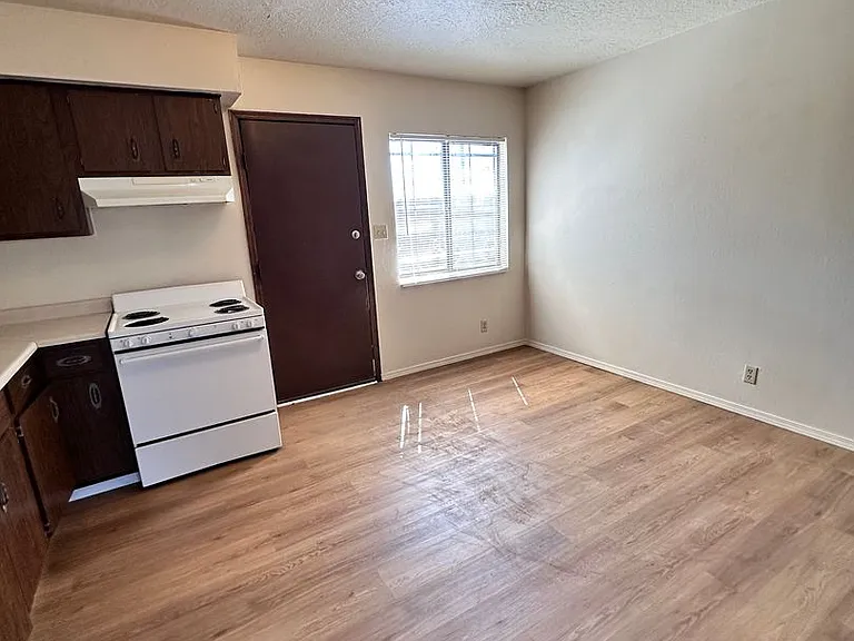 3618 Lafayette Drive Ne — Photo 8