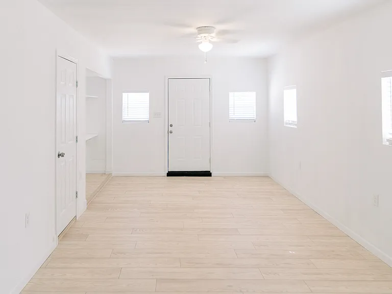 1385 Oblate Dr — Photo 23