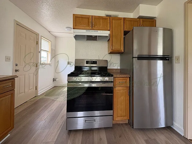 9506 Harrison St — Photo 3