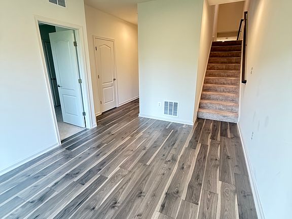 5th image of 7846 Hope Ct
