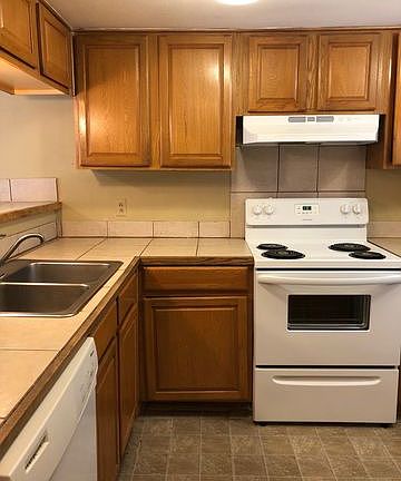2nd image of 1010 Fabulous Dr APT B