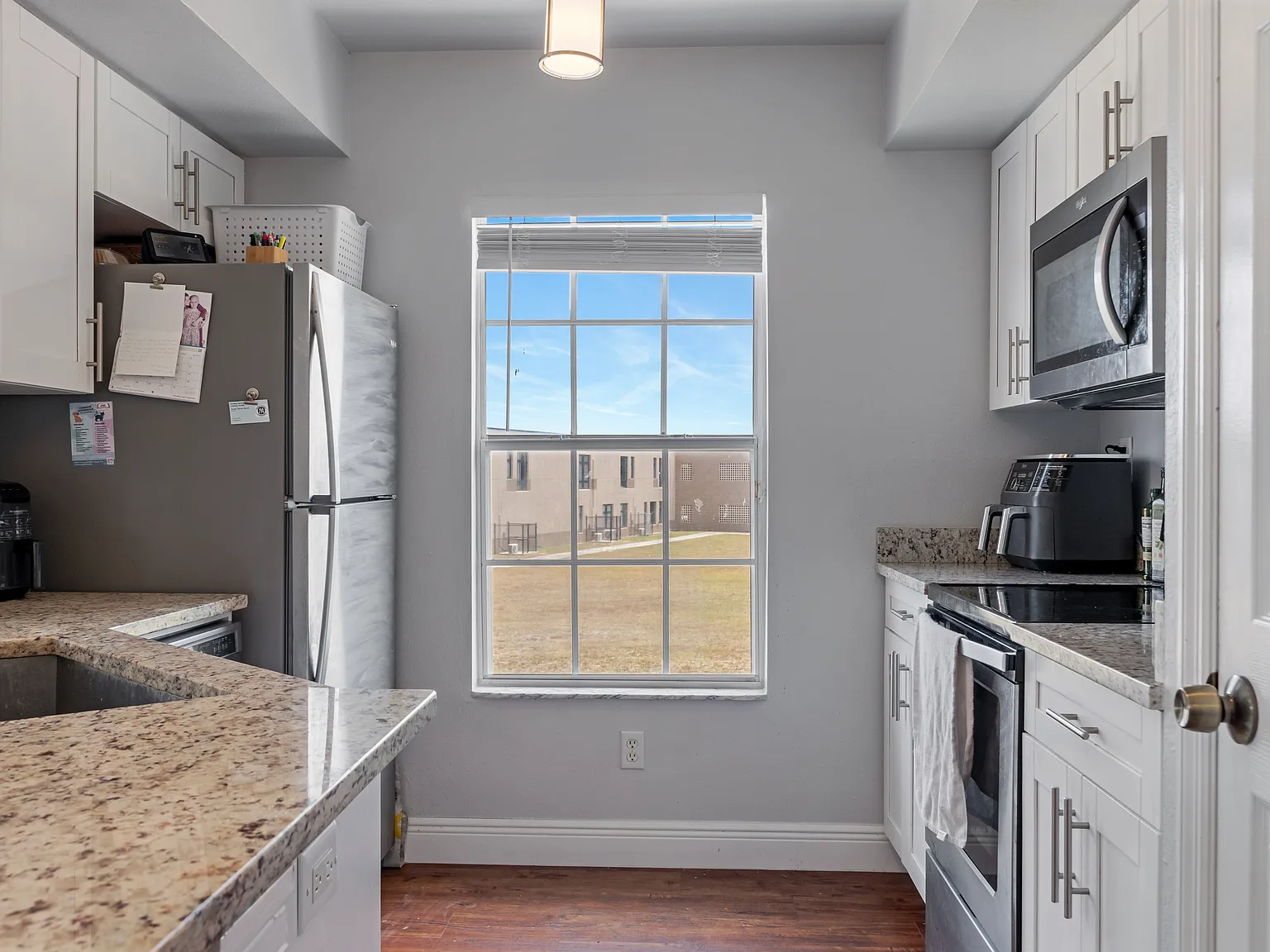 3 bed, 1369 sqft, $1,500 — Photo 2