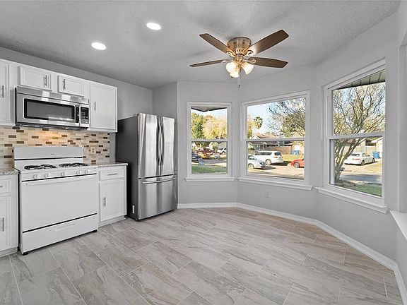3rd image of 4808 Dogwood Dr
