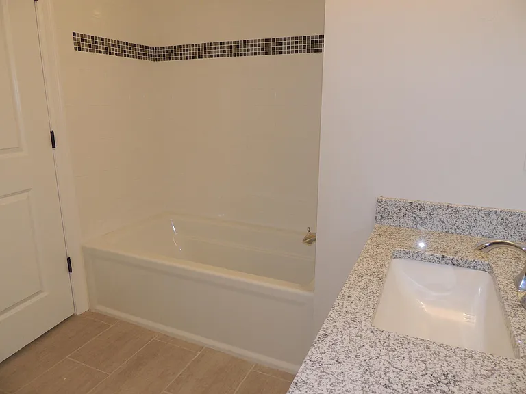 2 Bedroom / 2 Bath - Main Bathroom