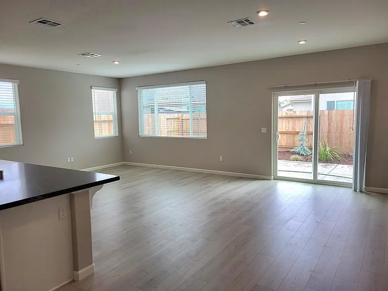 3611 E Harter Ct — Photo 5