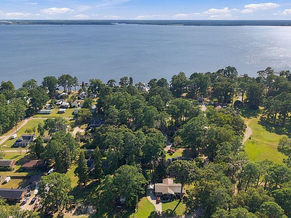 3rd image of 27 Croatan Avenue