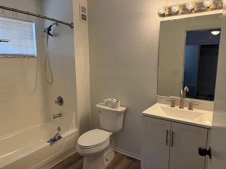 3705 SW 27th St — Photo 12