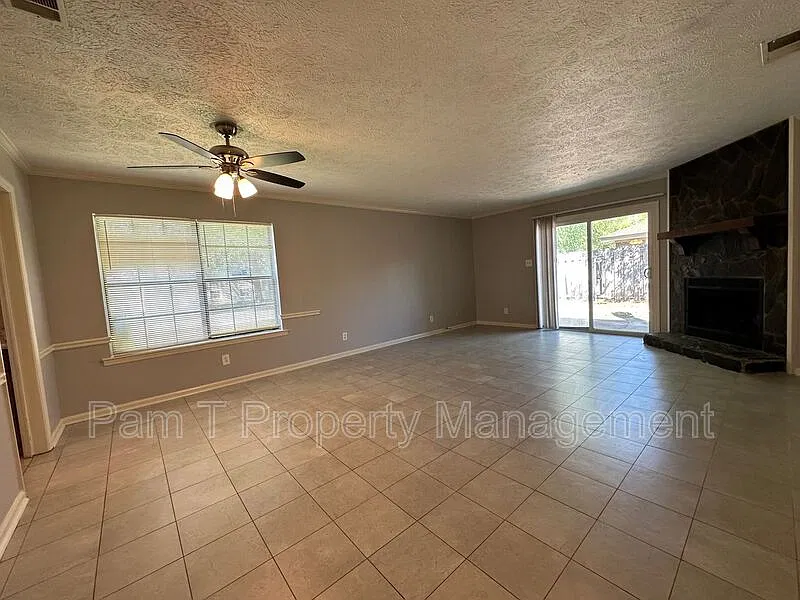 2 bed, 2.0 bath, 1130 sqft, $1,595 — Photo 3