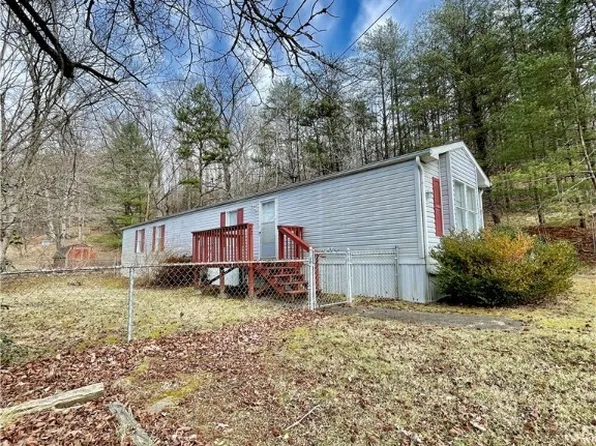 22 Whitlock Dr, South Charleston, WV 25309