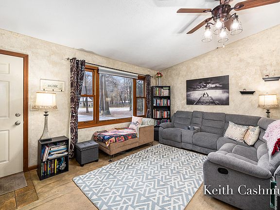 3rd image of 2849 Fairway Dr
