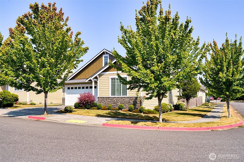 2nd image of 1758 Hillcrest Loop