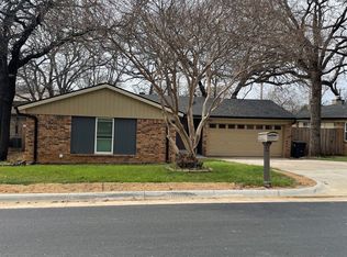 4918 Crest Dr, Arlington, TX 76017