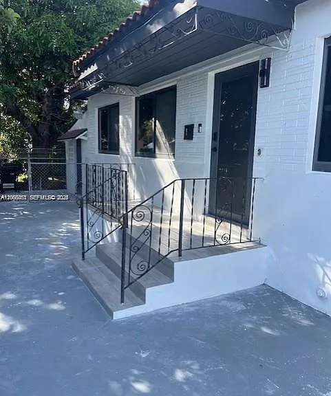 910 SW 8th Ave #D — Photo 1