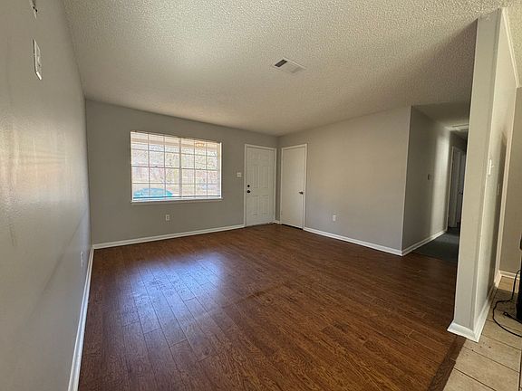 2nd image of 806 Buttercup Cir