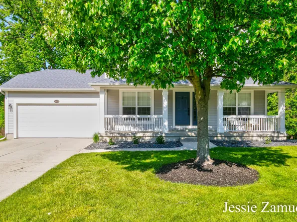 5609 E Grove Dr SE, Kentwood, MI 49512