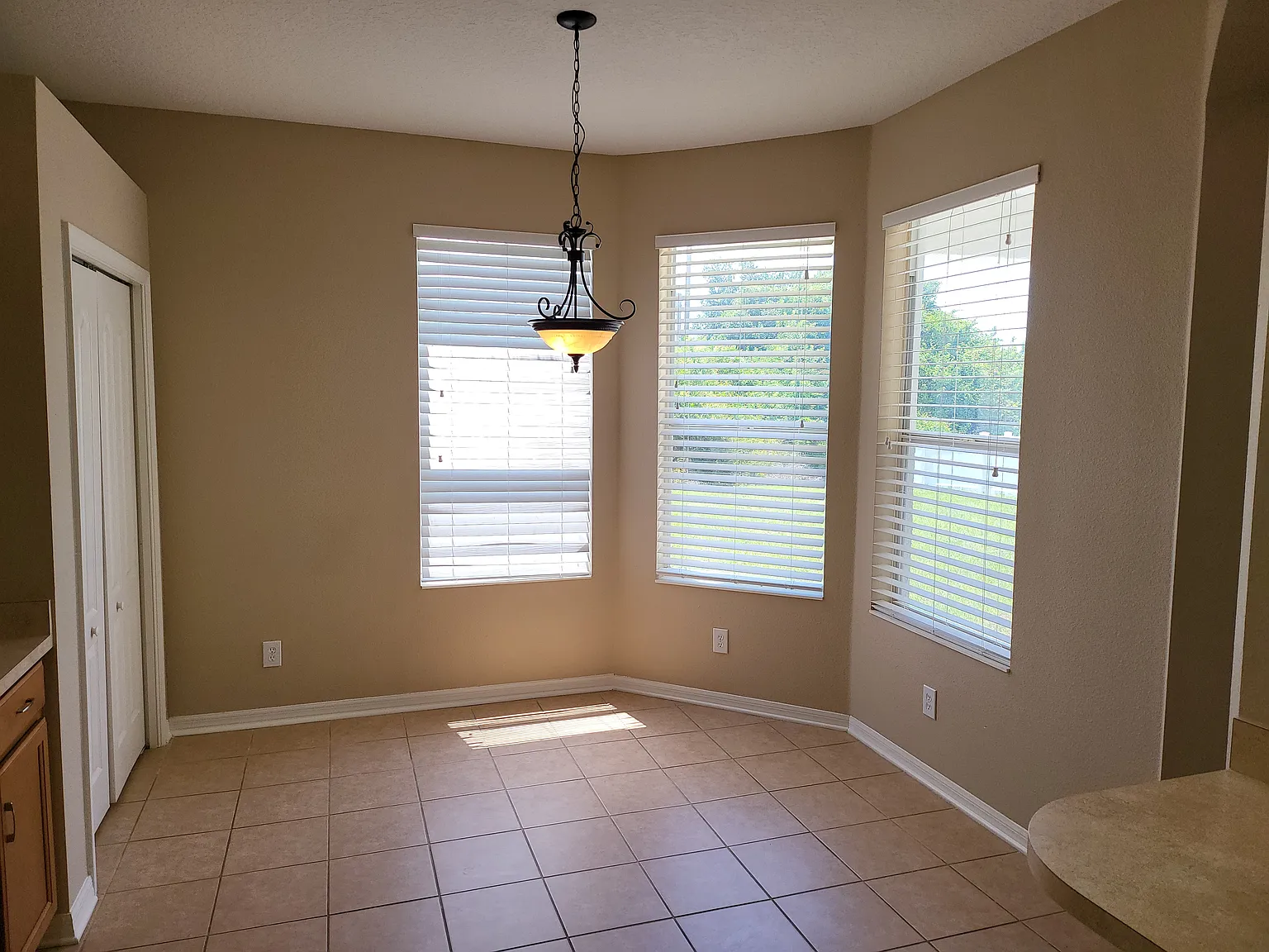 3 bed, 1800 sqft, $2,450 — Photo 4