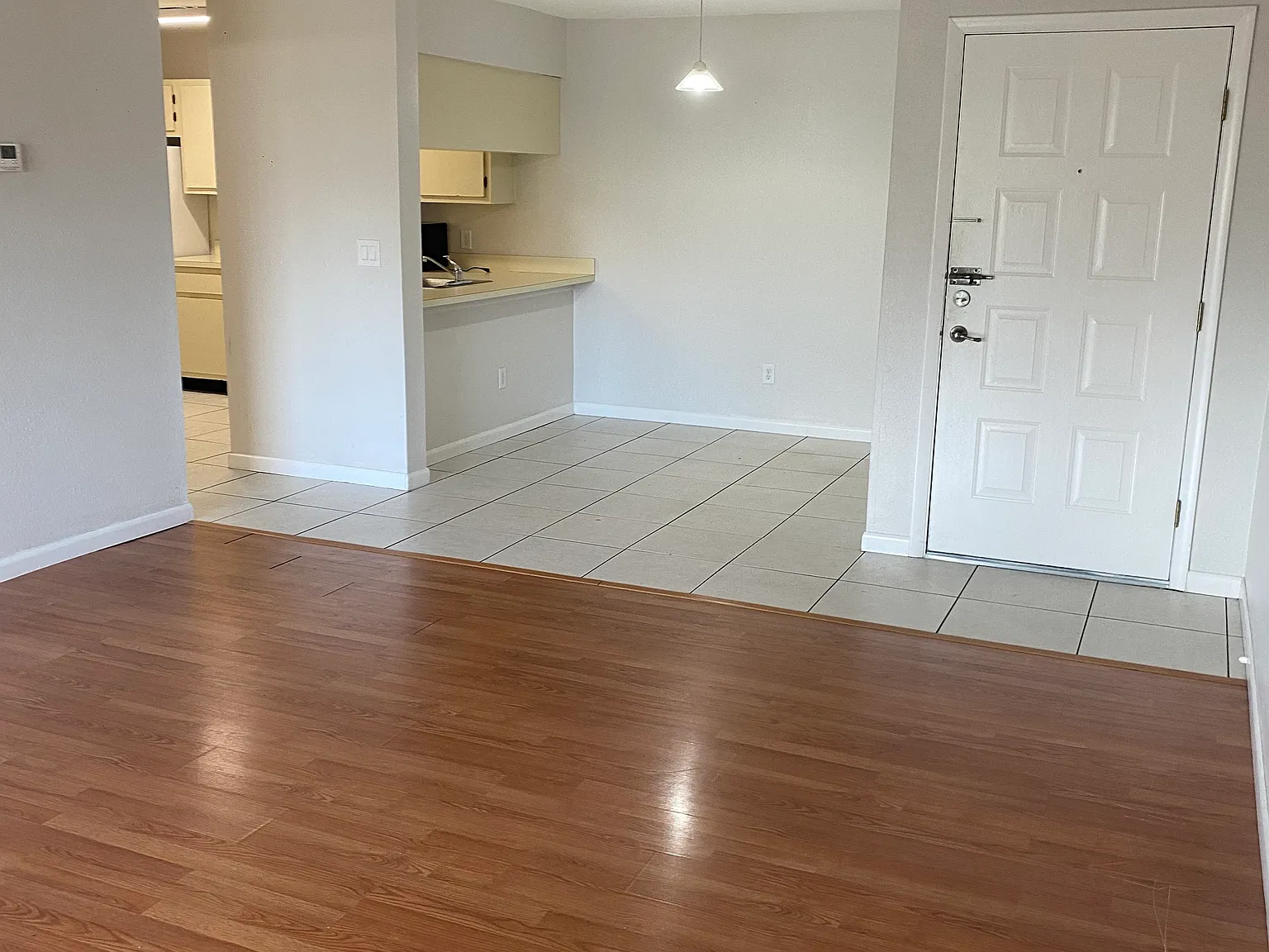 1 bed, 742 sqft, $1,300 — Photo 4