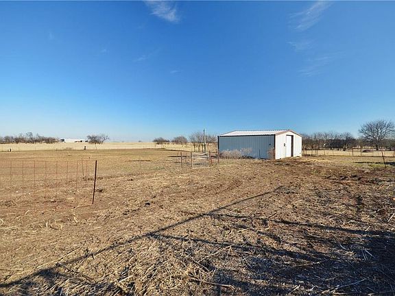 5th image of 320 Pioneer Ct