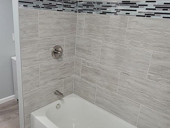 5th image of 8 1/2 Grove St #8-1/2
