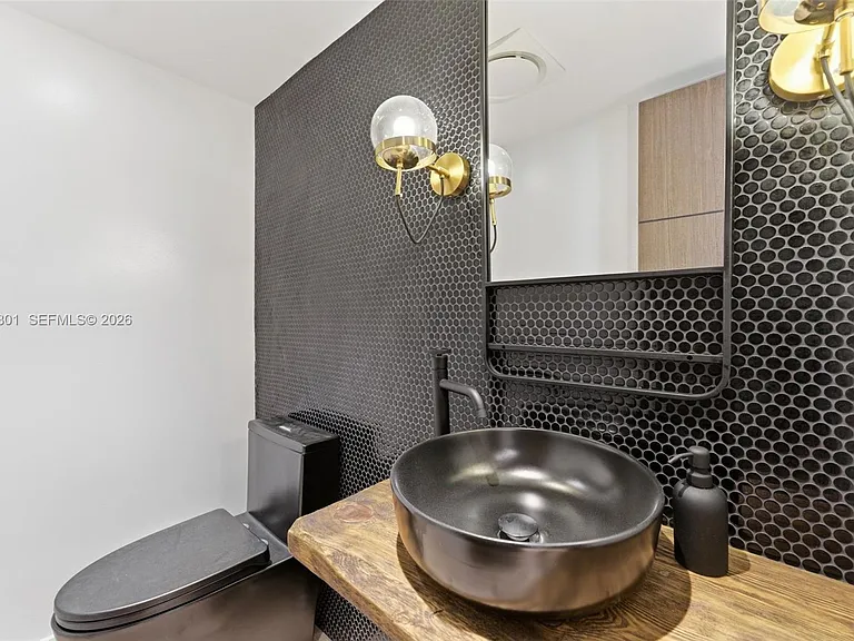 801 N Venetian Dr #308 — Photo 8