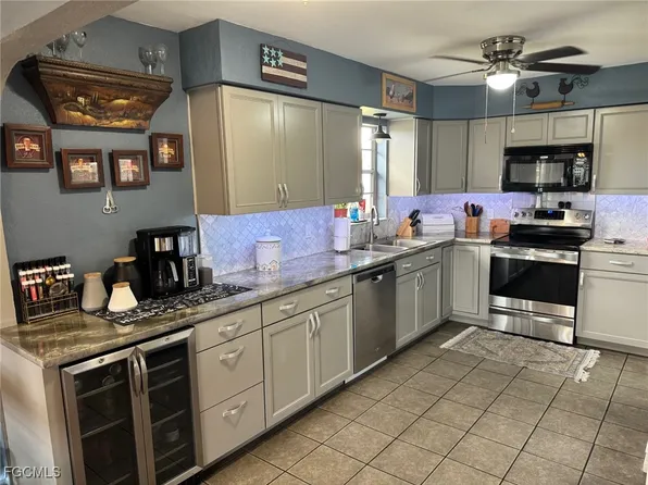 1941 NE 14th St, Cape Coral, FL 33909