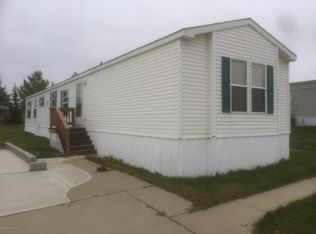 738 Chestnut Ln, Dickinson, ND 58601