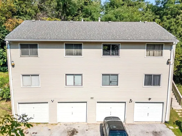 3117 Schuetzen Ln, Davenport, IA 52804