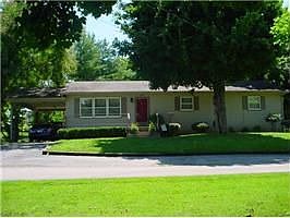 1st image of 611 N Buckner Ave