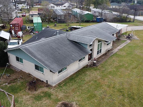 3rd image of 1202 Becker St