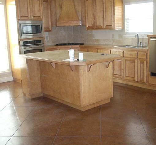 2nd image of 701 E Queen Pl