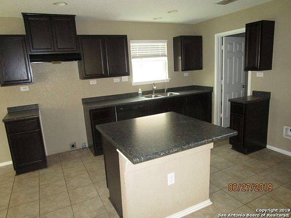 3rd image of 8951 Victoria Lk
