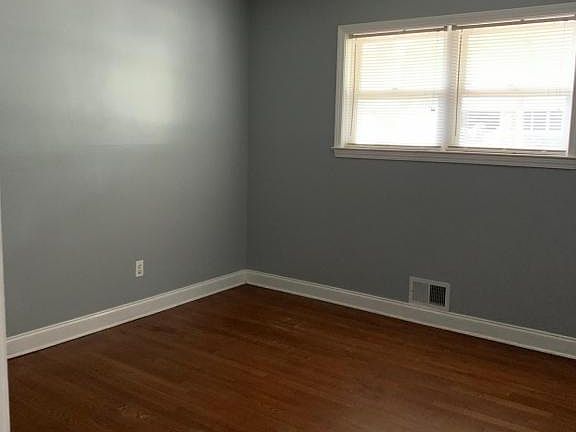 4th image of 8451 Meadowbrook Dr
