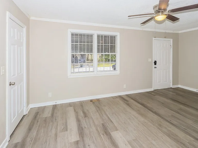 299057_018_living_room_13291749.jpg