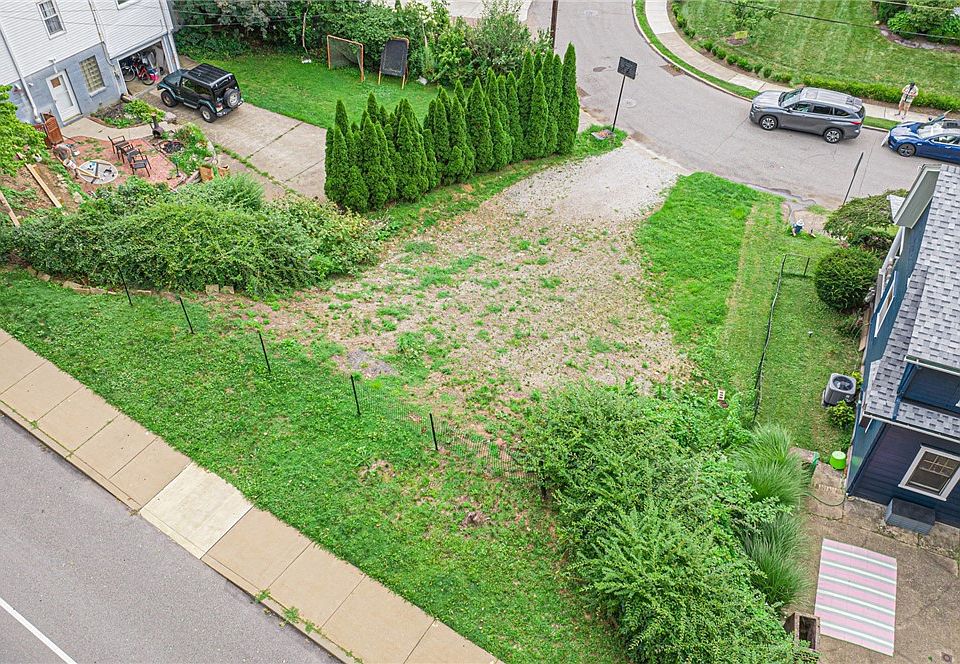 1st image of 313 Beaver Rd