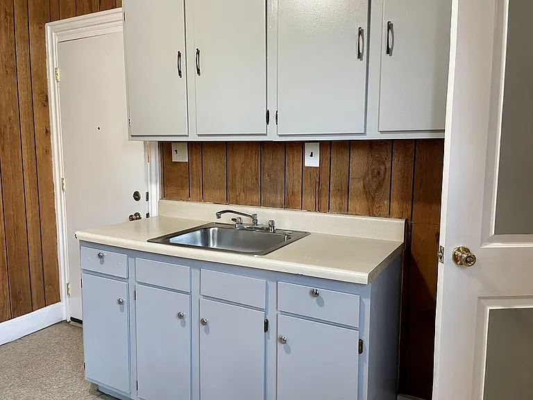 52 N Pearl St — Photo 7
