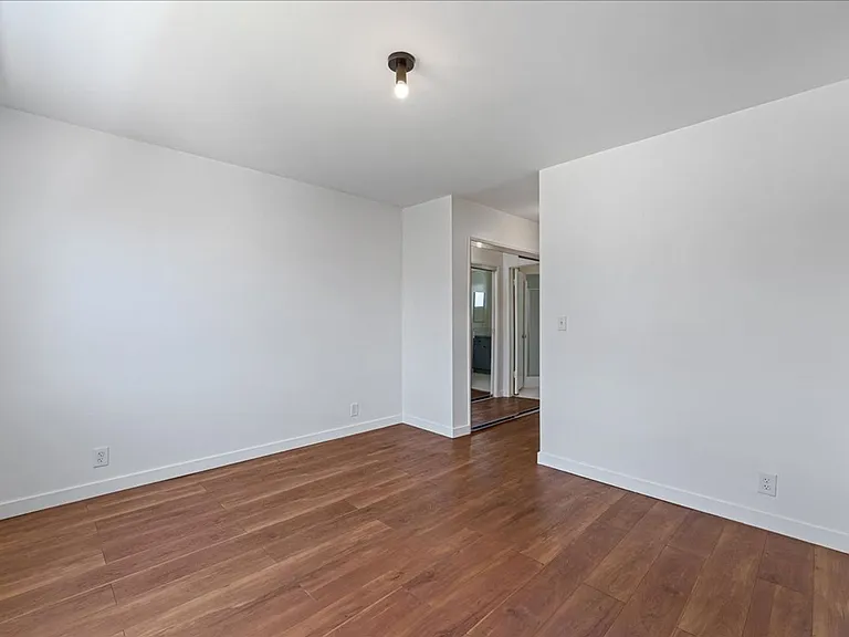 1437 E Windsor Rd #16 — Photo 7