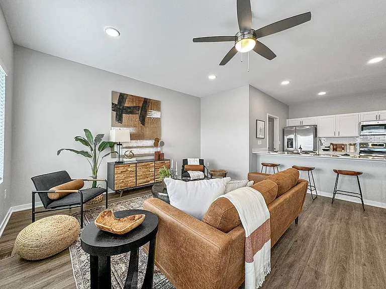 865 NW Sproul Dr — Photo 5
