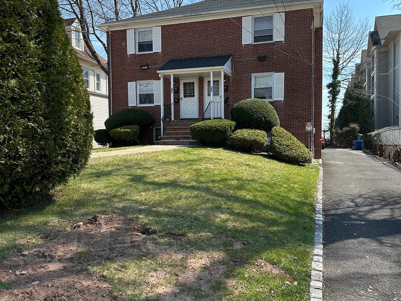 78-80 Burnett Ave — Photo 1