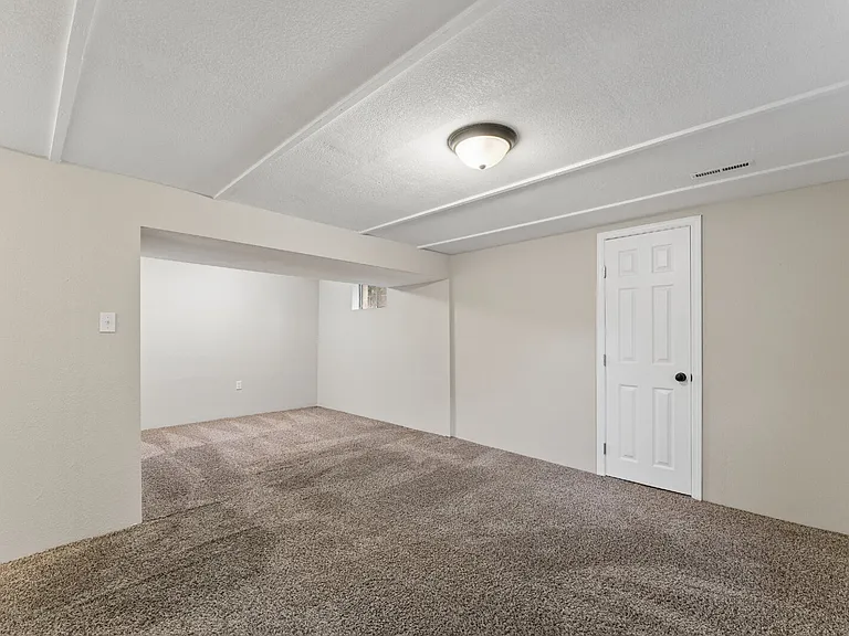416 SE Claremont St — Photo 18