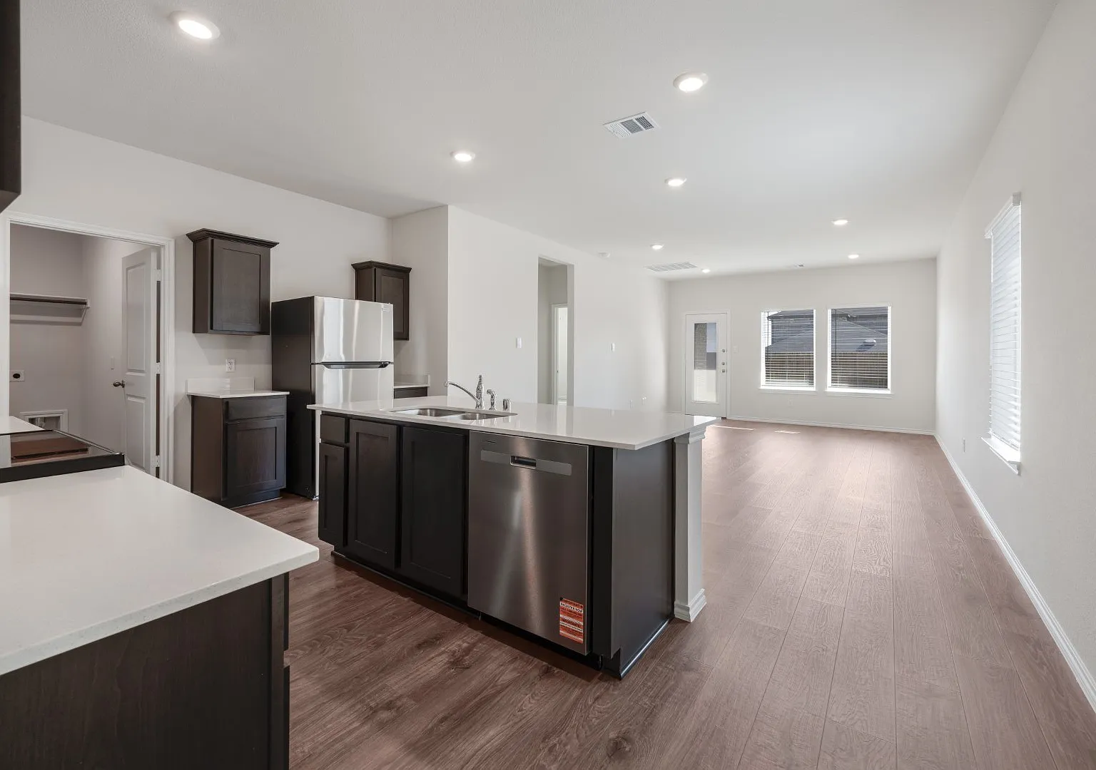 1707 Potomac Ln — Photo 3