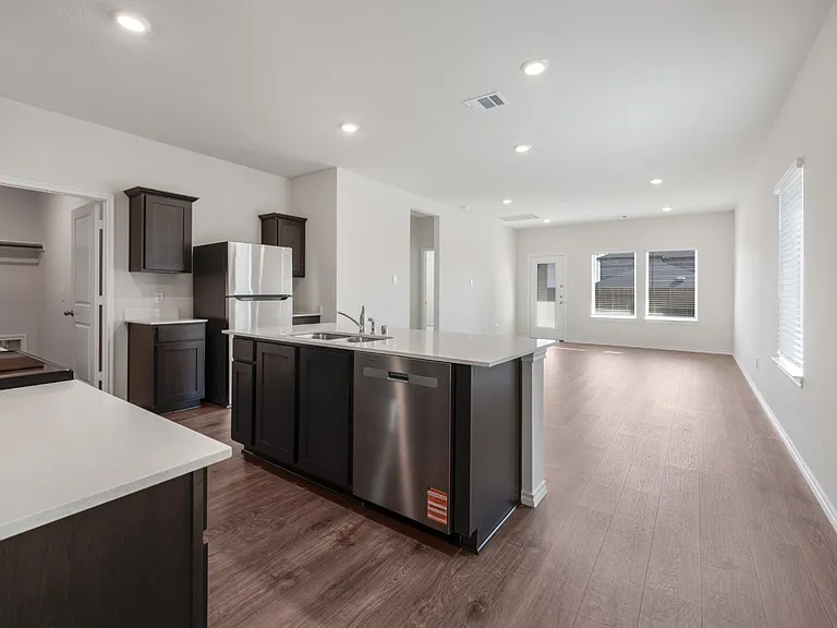 1707 Potomac Ln — Photo 3