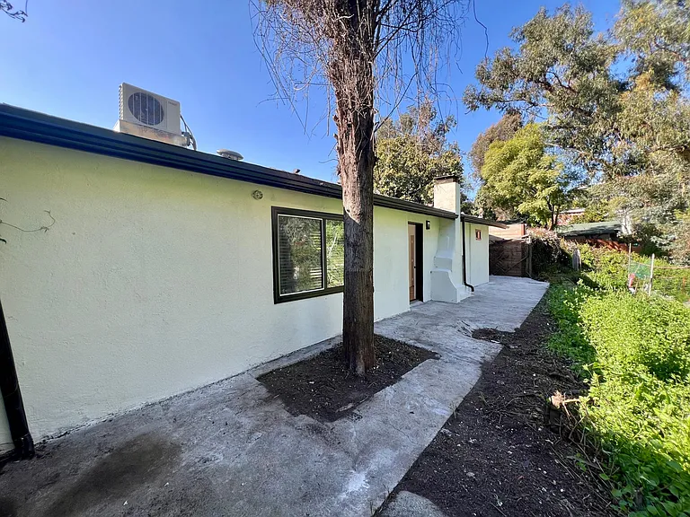 2044 Holly Dr #4 — Photo 11
