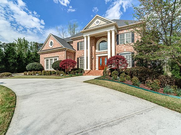 3rd image of 610 Westbourne Dr