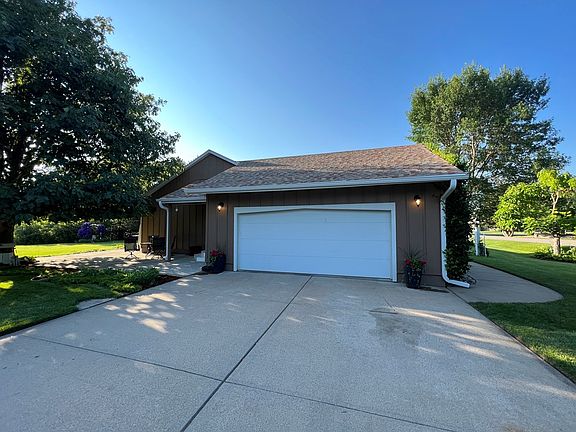 3rd image of 125 Riverview Dr